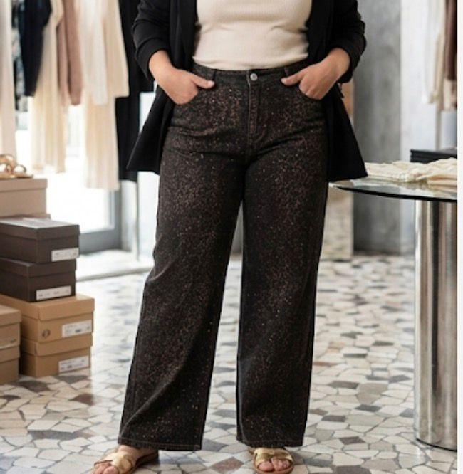 Jeans Wide Leg Leopardato con Dettagli Gold